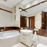 White 76. Srodmiescie