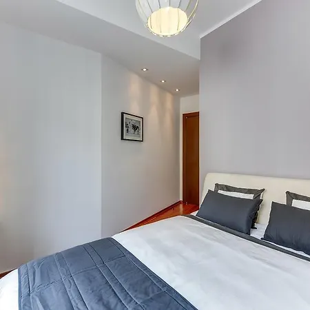 White 76. Srodmiescie Apartment *