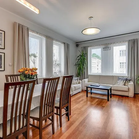 White 76. Srodmiescie Apartment *