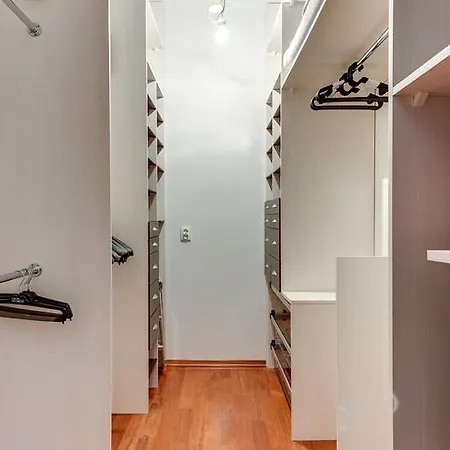 White 76. Srodmiescie Apartment *
