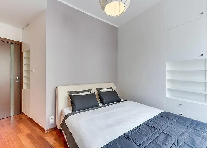 White 76. Srodmiescie Гдыня