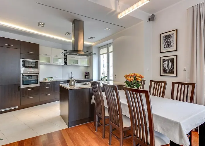 White 76. Srodmiescie Гдыня